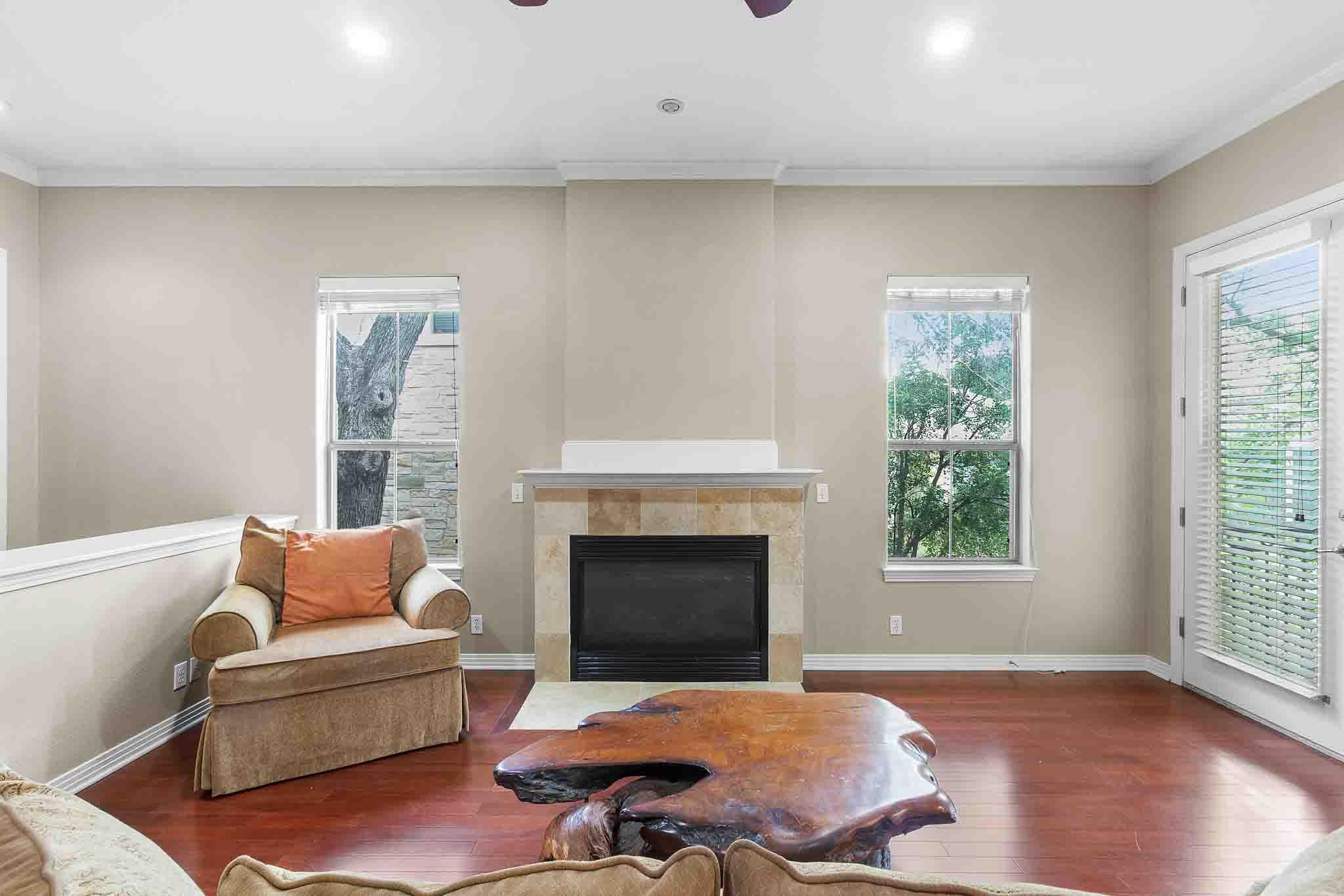 5800 Courtyard Dr # 2, Austin, TX 78731