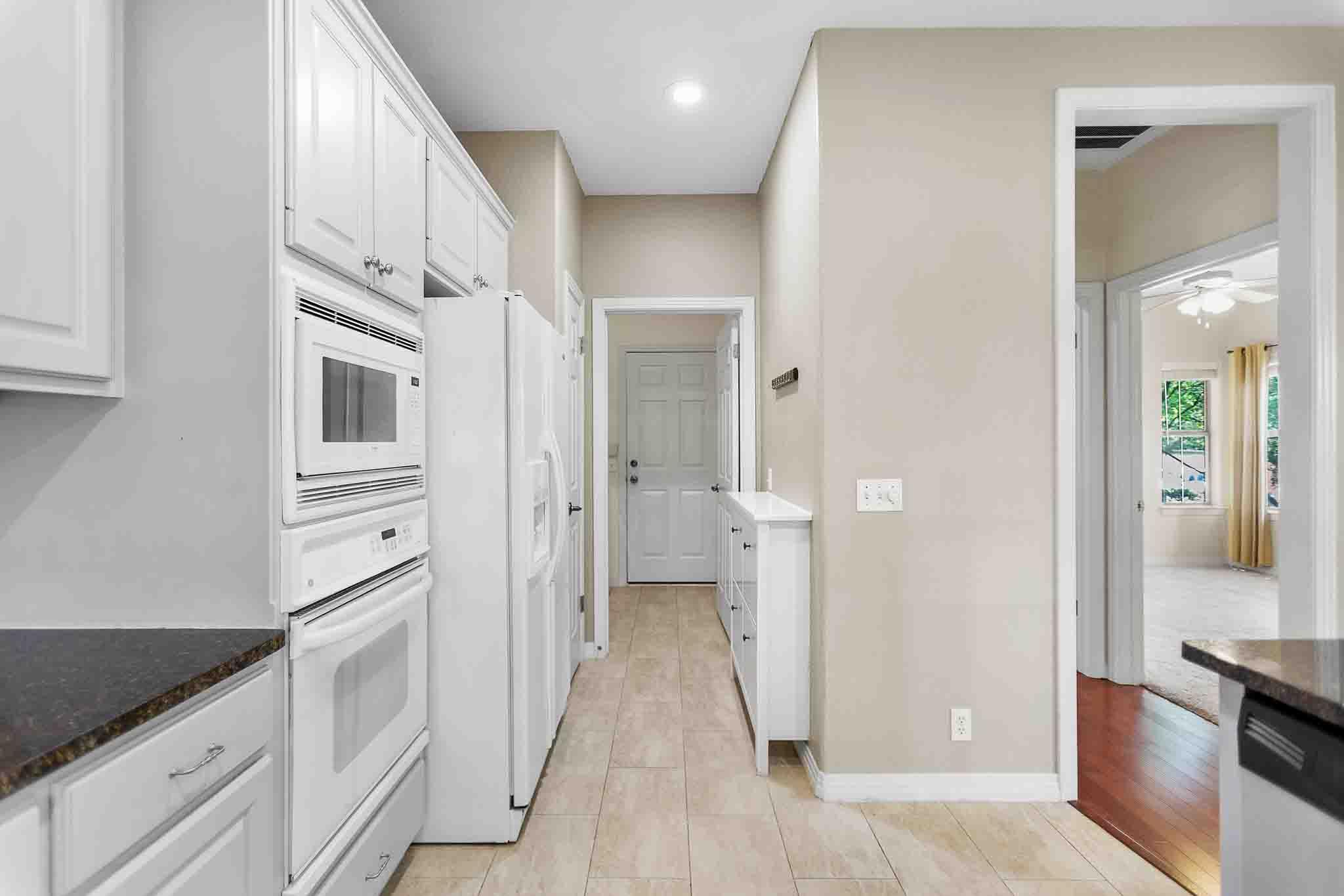 5800 Courtyard Dr # 2, Austin, TX 78731