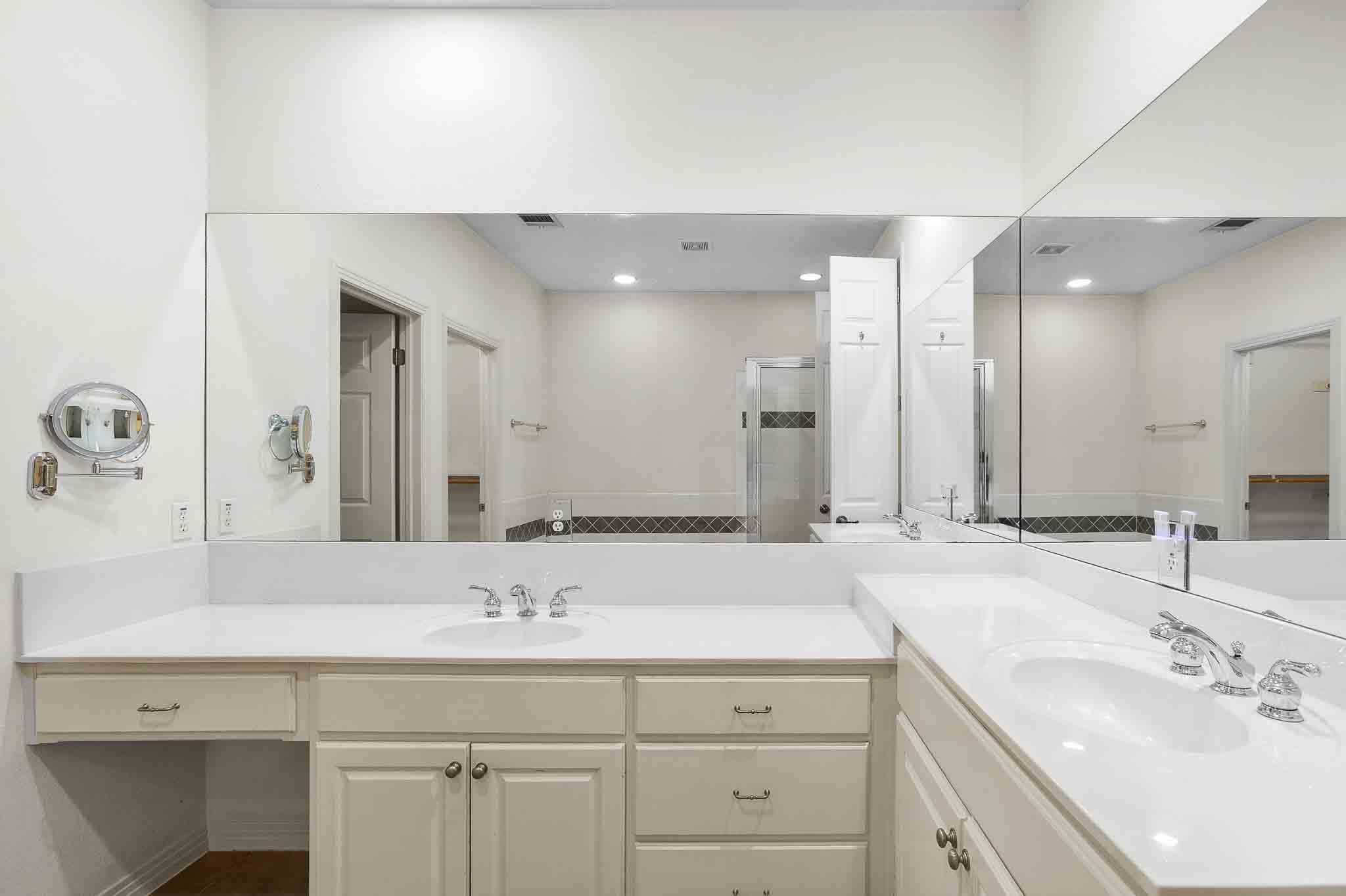 5800 Courtyard Dr # 2, Austin, TX 78731