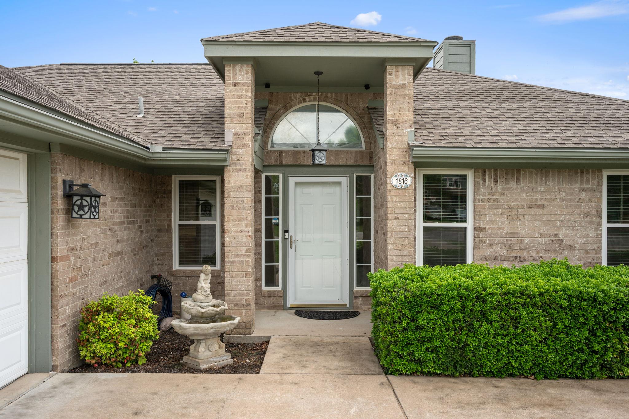 1816 Emerald Isle Dr, Leander, TX 78641