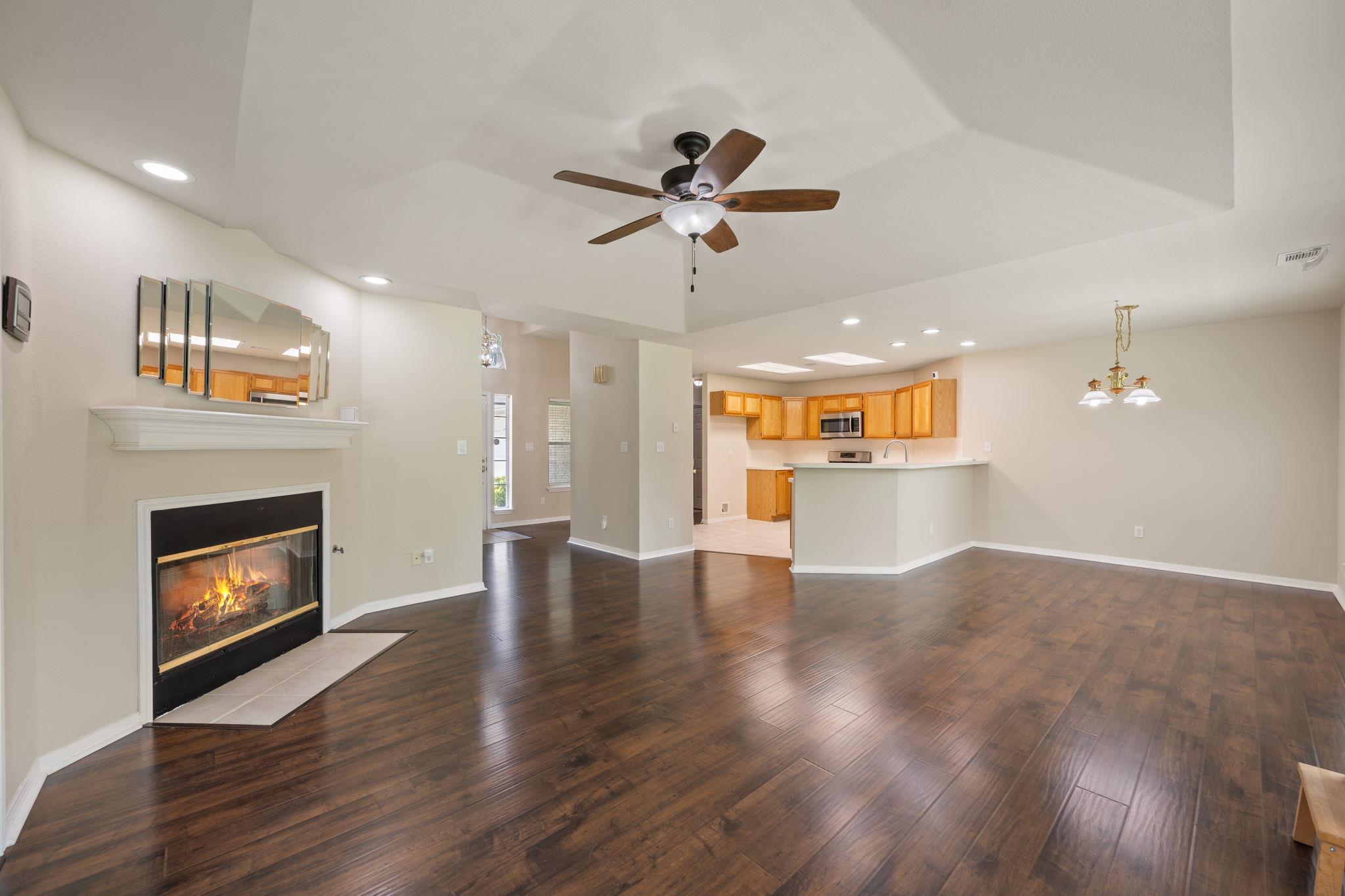 1816 Emerald Isle Dr, Leander, TX 78641