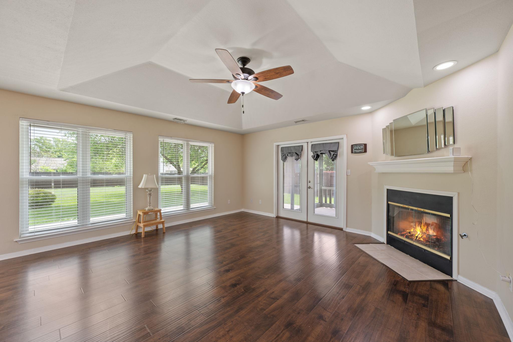 1816 Emerald Isle Dr, Leander, TX 78641