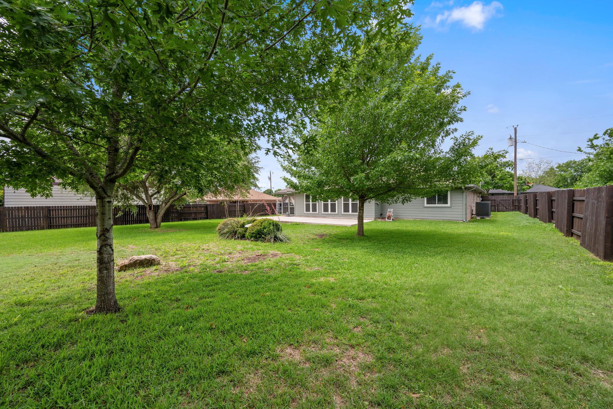 1816 Emerald Isle Dr, Leander, TX 78641