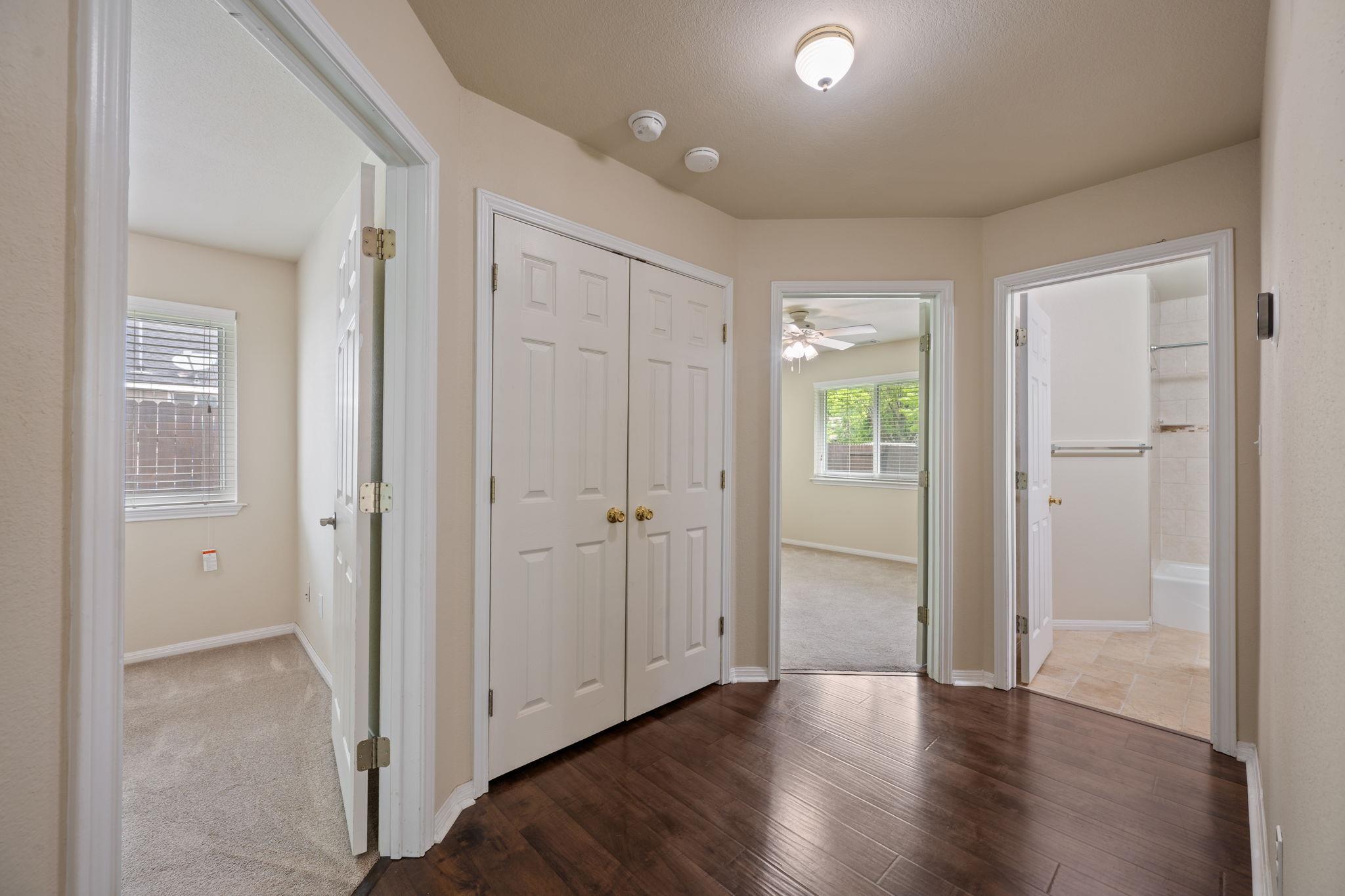 1816 Emerald Isle Dr, Leander, TX 78641