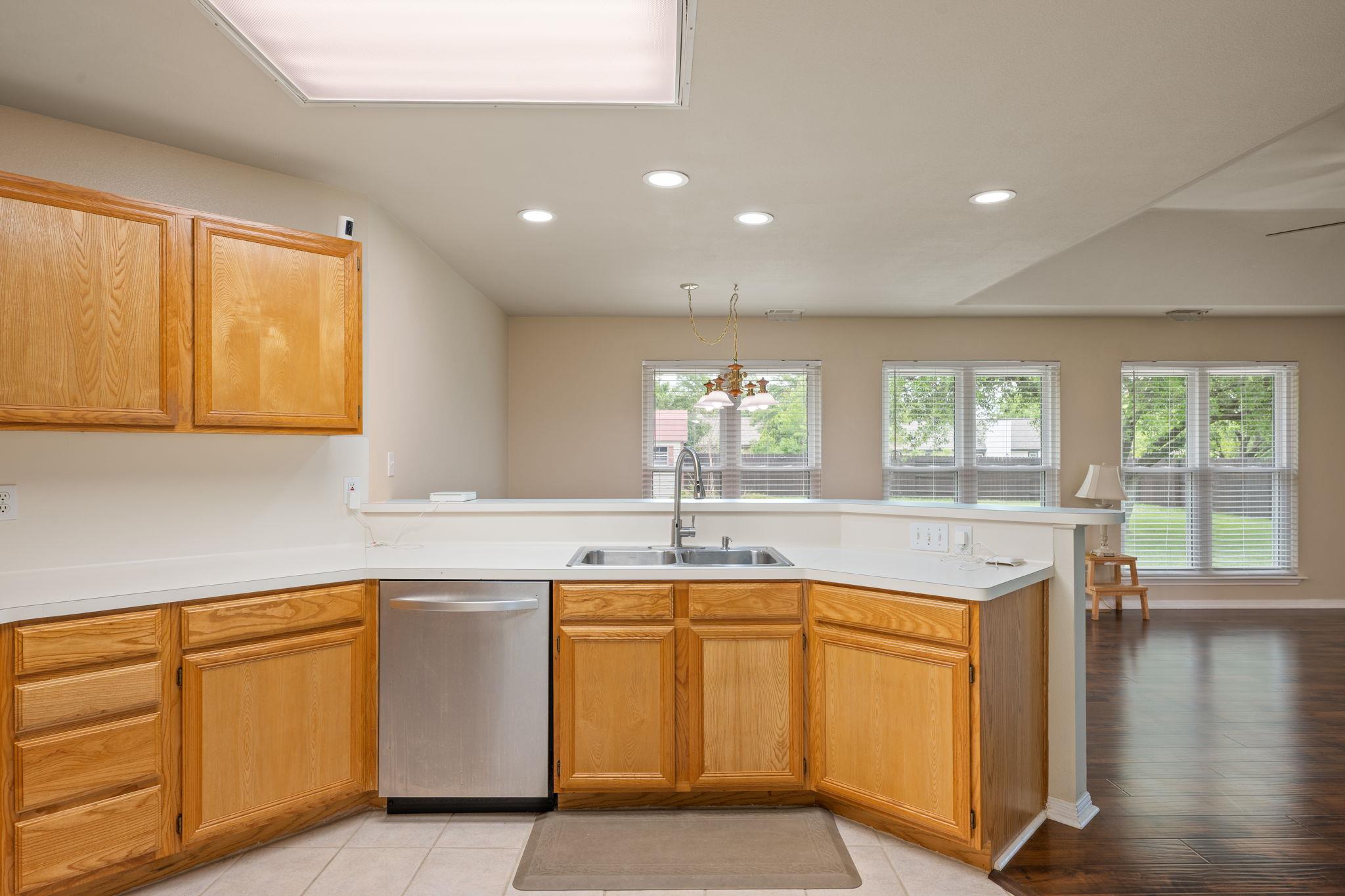 1816 Emerald Isle Dr, Leander, TX 78641