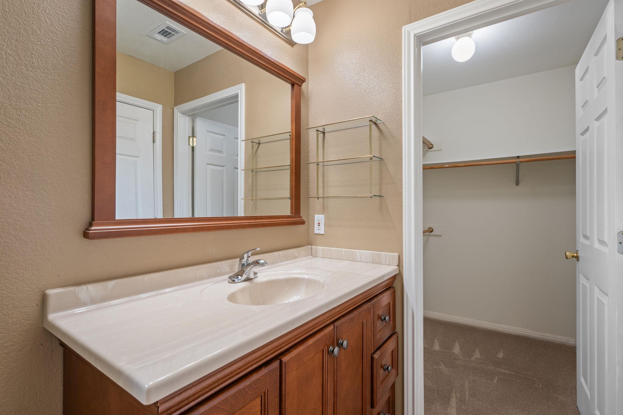 1816 Emerald Isle Dr, Leander, TX 78641