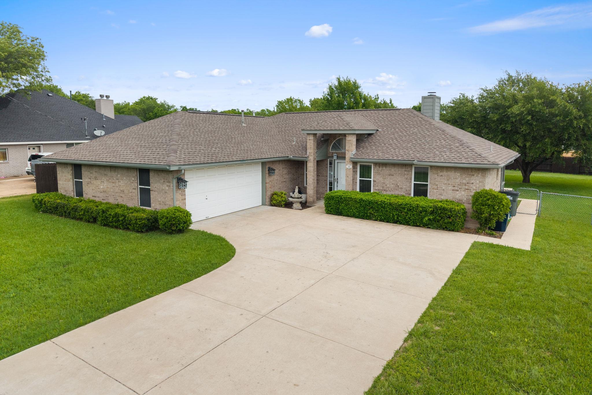 1816 Emerald Isle Dr, Leander, TX 78641