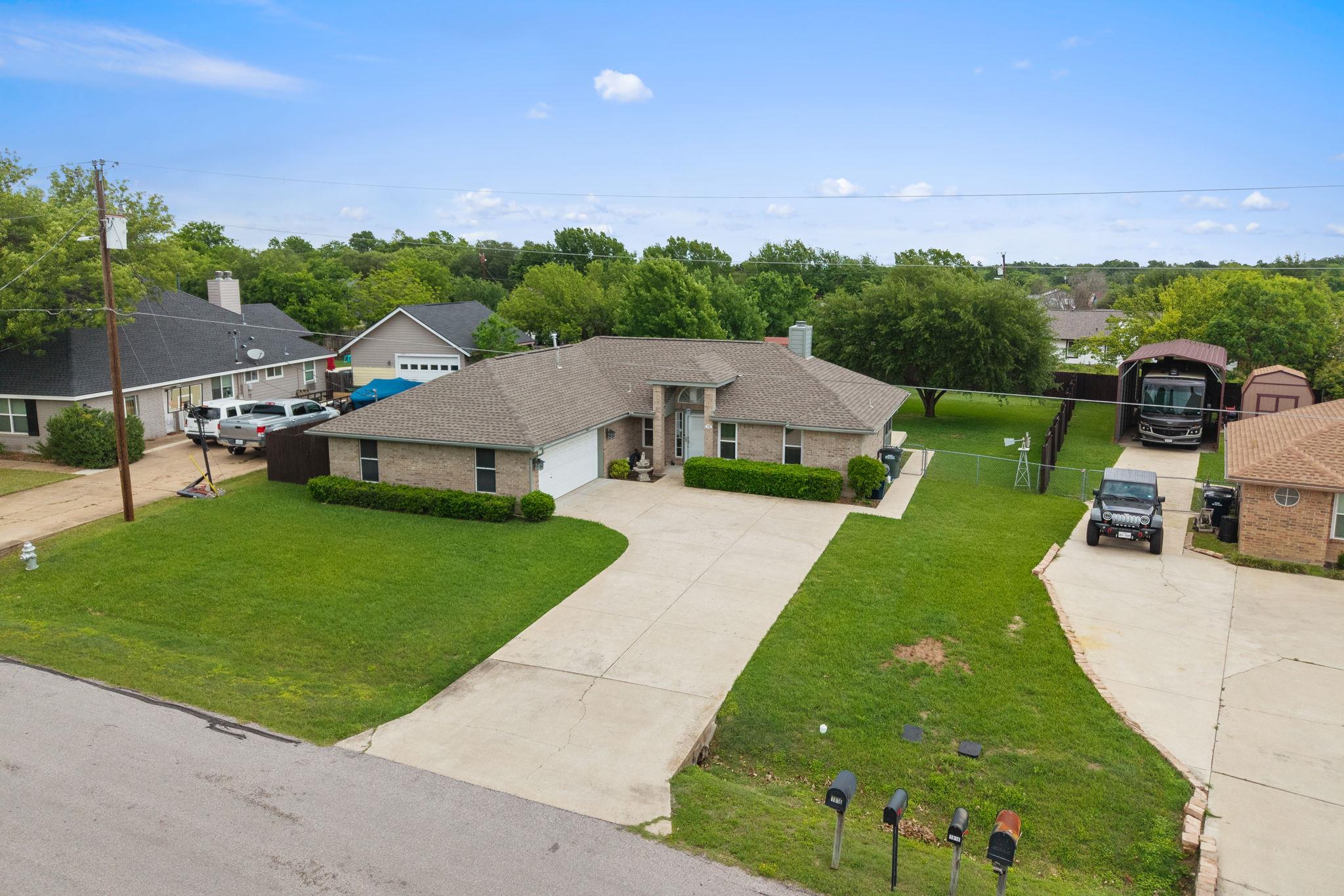 1816 Emerald Isle Dr, Leander, TX 78641