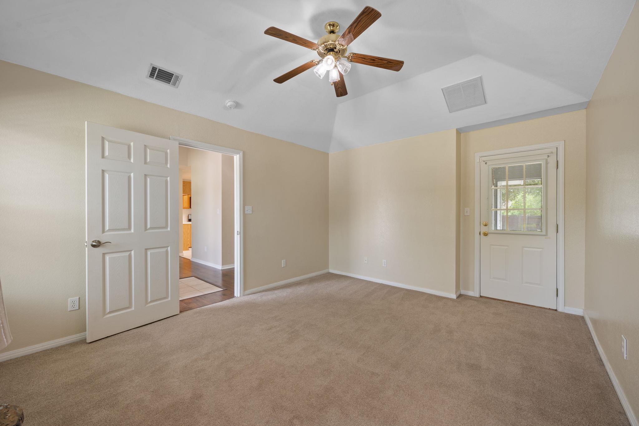 1816 Emerald Isle Dr, Leander, TX 78641