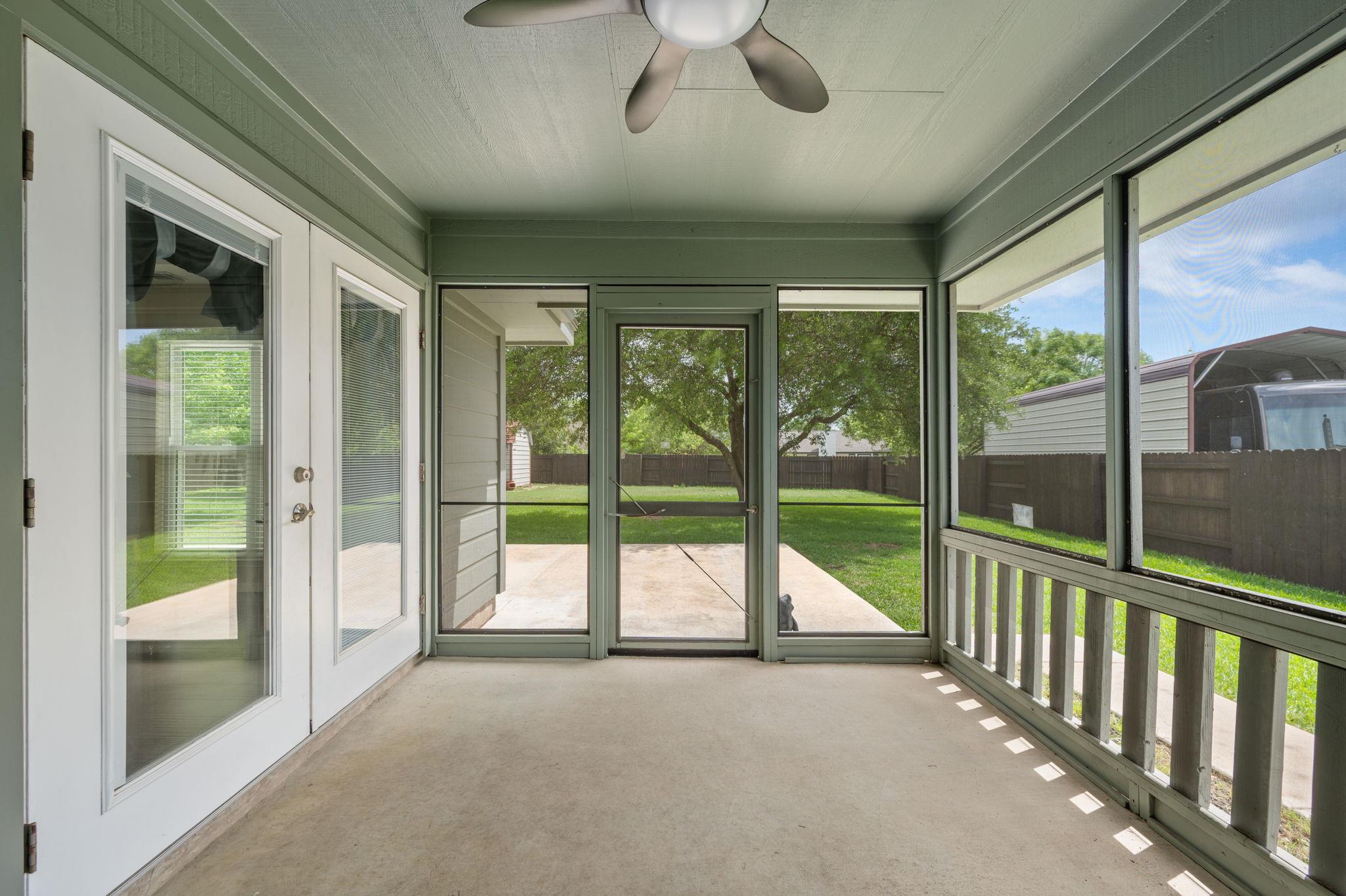 1816 Emerald Isle Dr, Leander, TX 78641