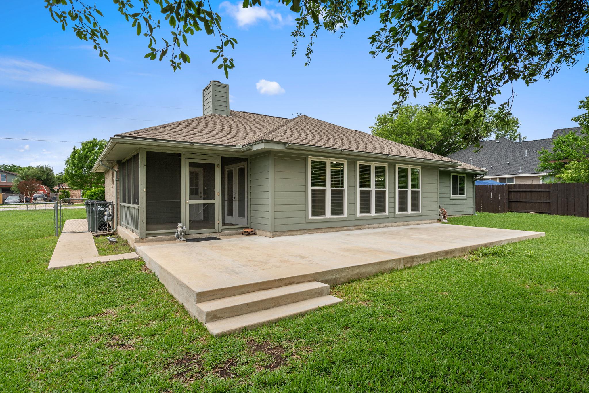 1816 Emerald Isle Dr, Leander, TX 78641