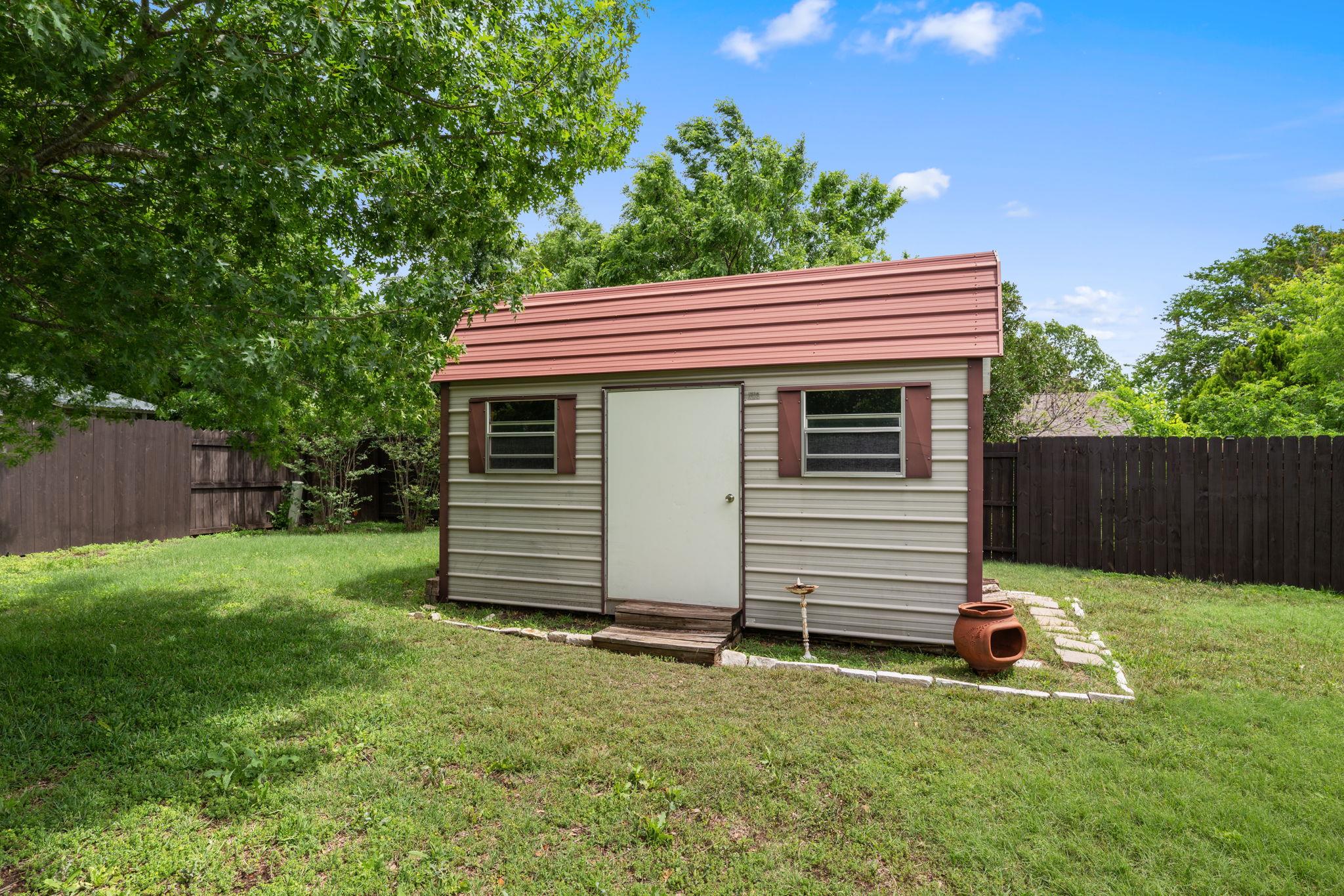 1816 Emerald Isle Dr, Leander, TX 78641