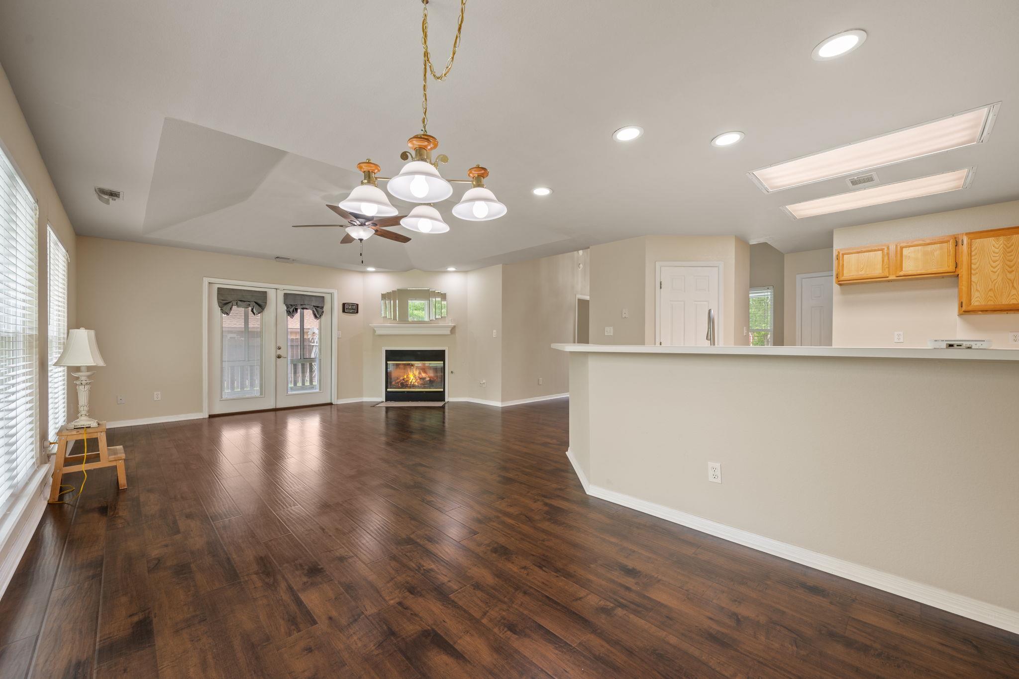 1816 Emerald Isle Dr, Leander, TX 78641