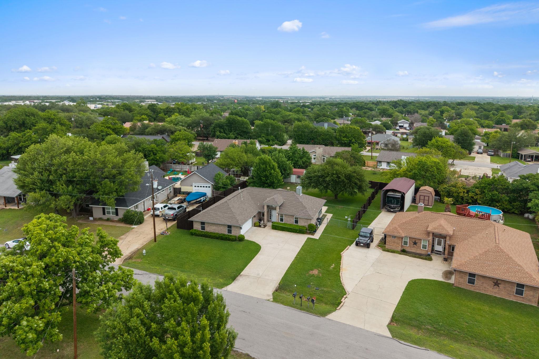 1816 Emerald Isle Dr, Leander, TX 78641