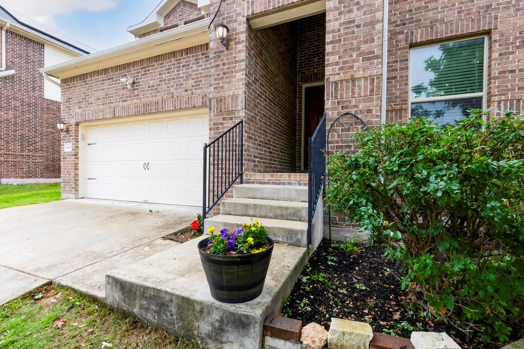 4424 Casa Robles Dr, Leander, TX 78641