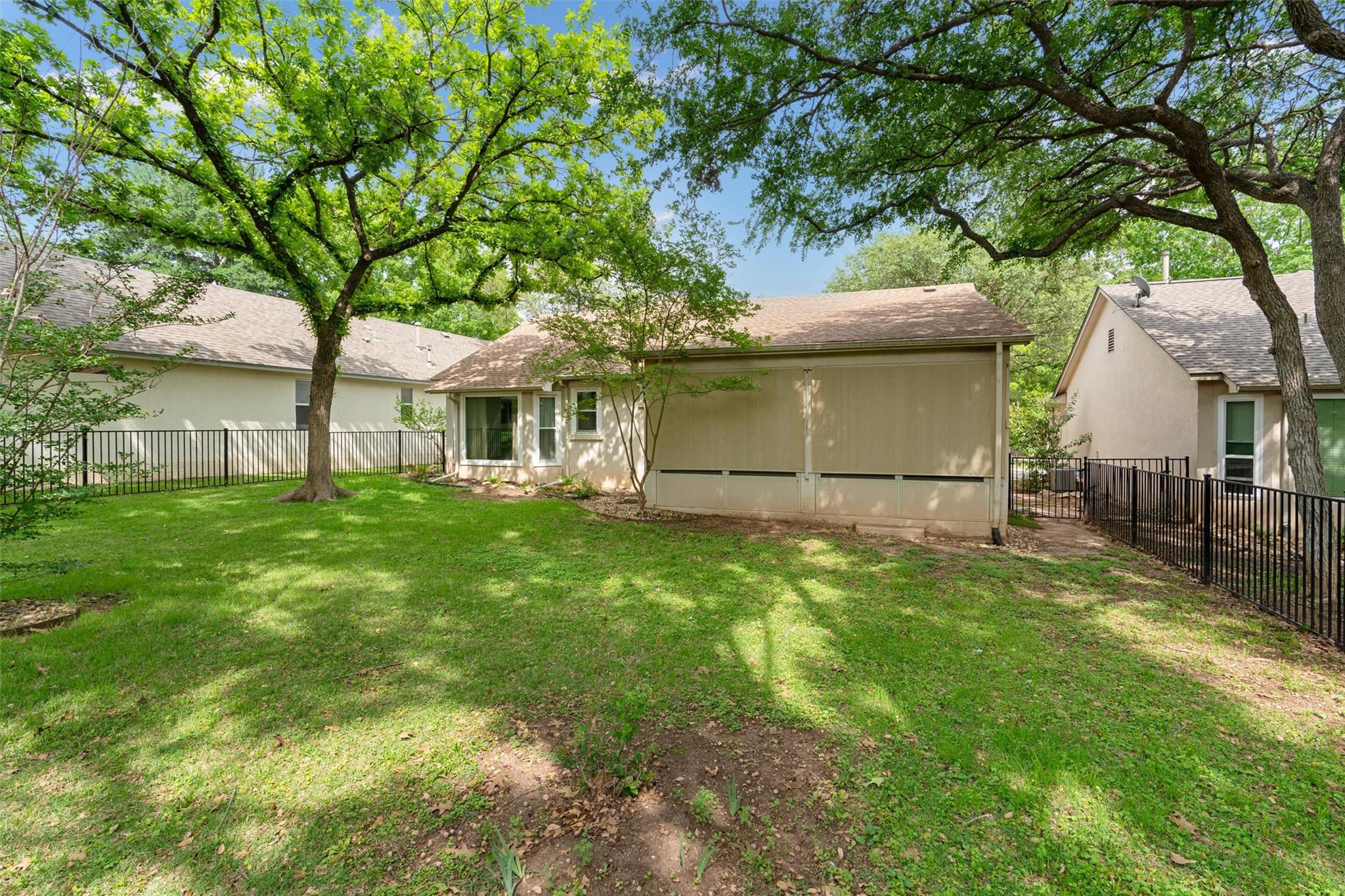 214 Whispering Wind Dr, Georgetown, TX 78633