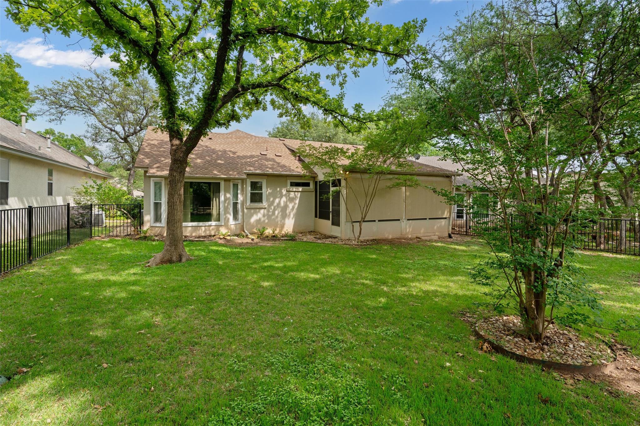 214 Whispering Wind Dr, Georgetown, TX 78633