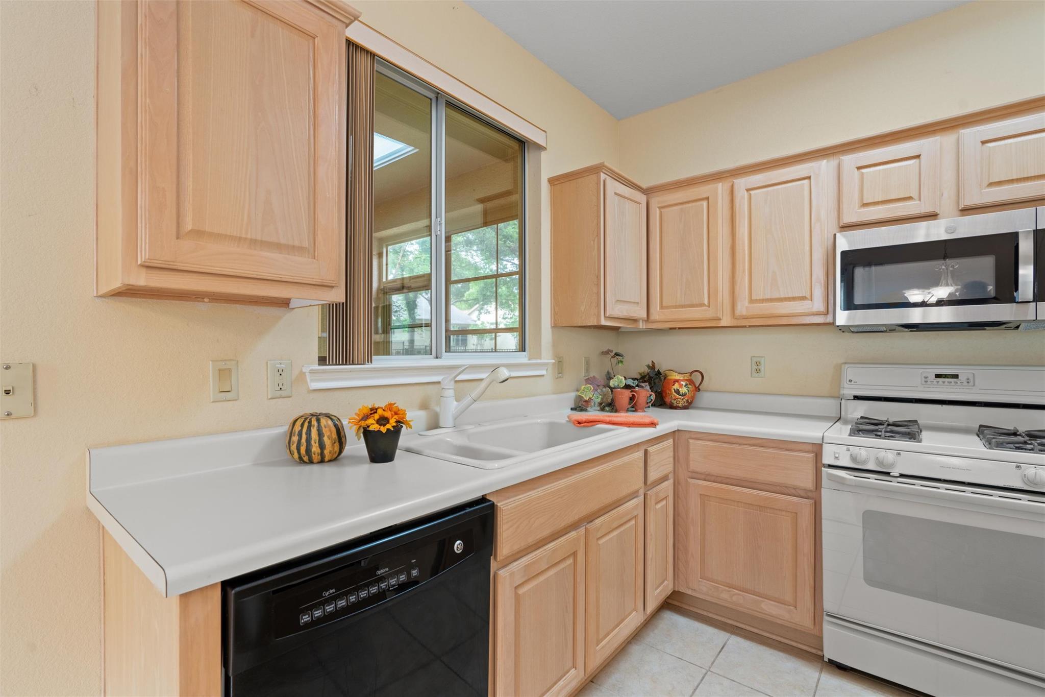 214 Whispering Wind Dr, Georgetown, TX 78633