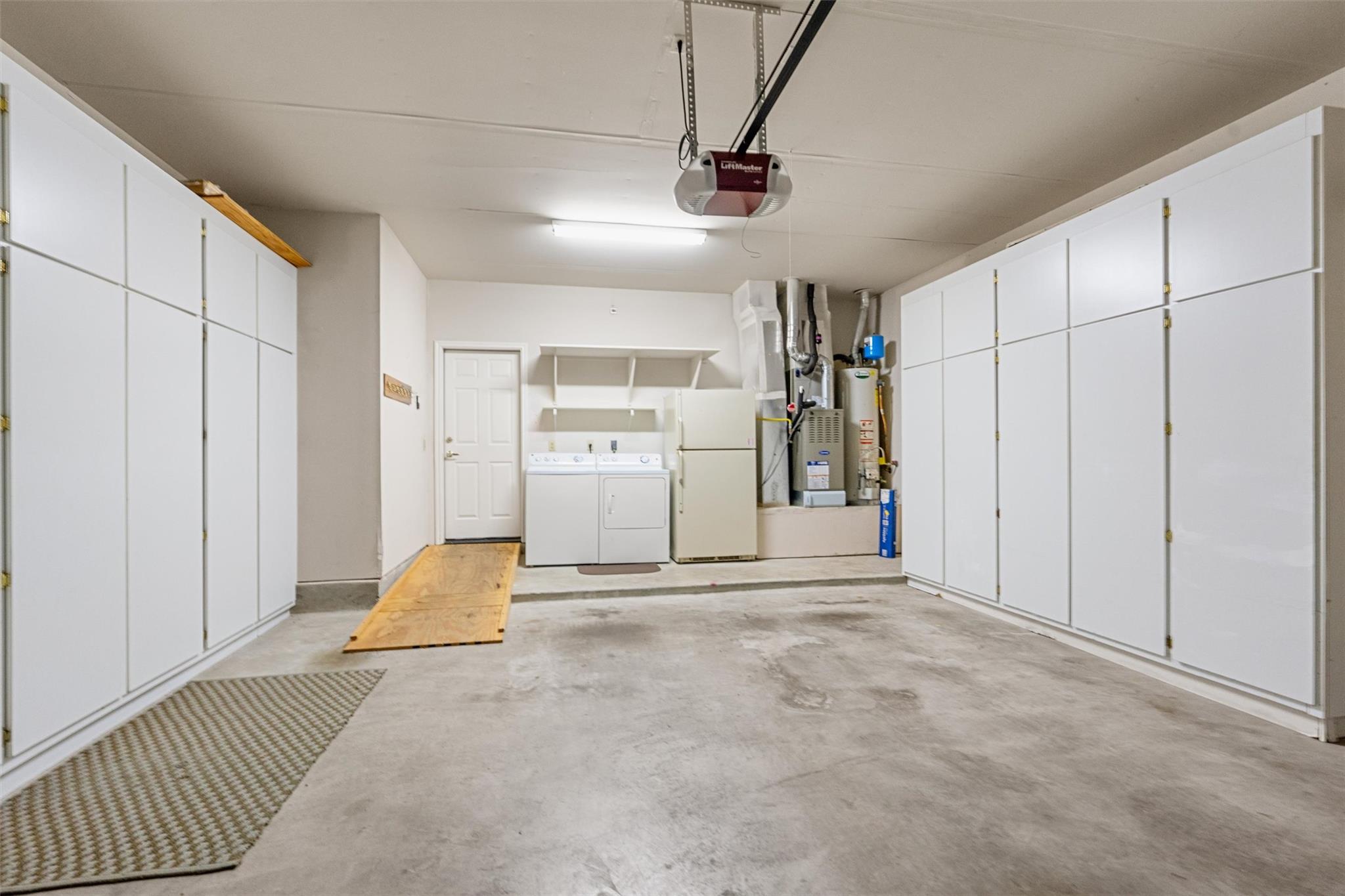 214 Whispering Wind Dr, Georgetown, TX 78633