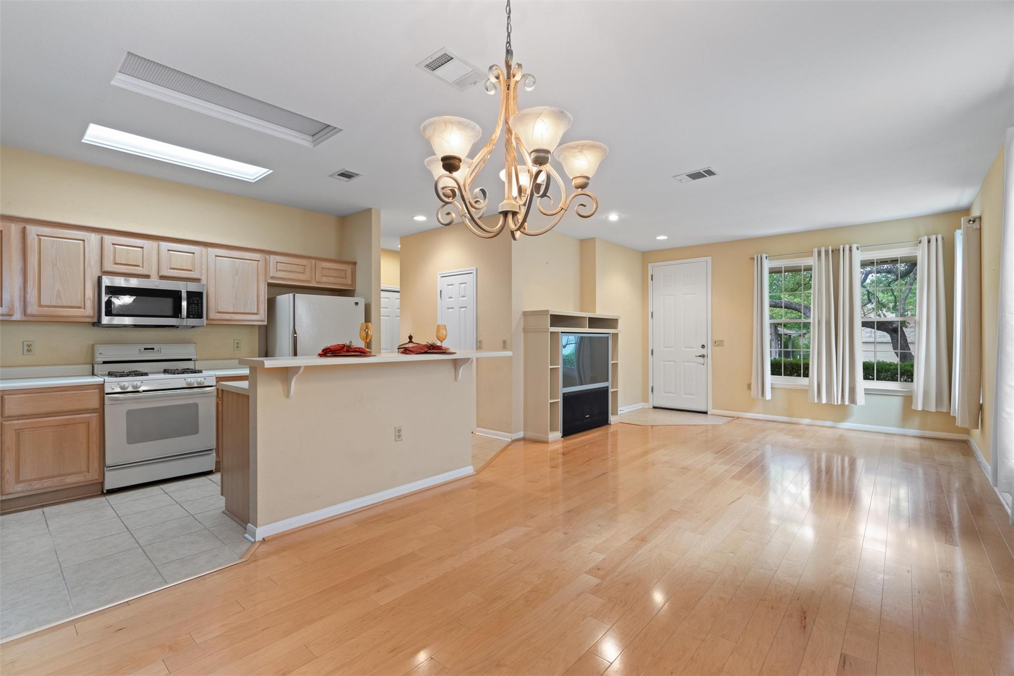 214 Whispering Wind Dr, Georgetown, TX 78633