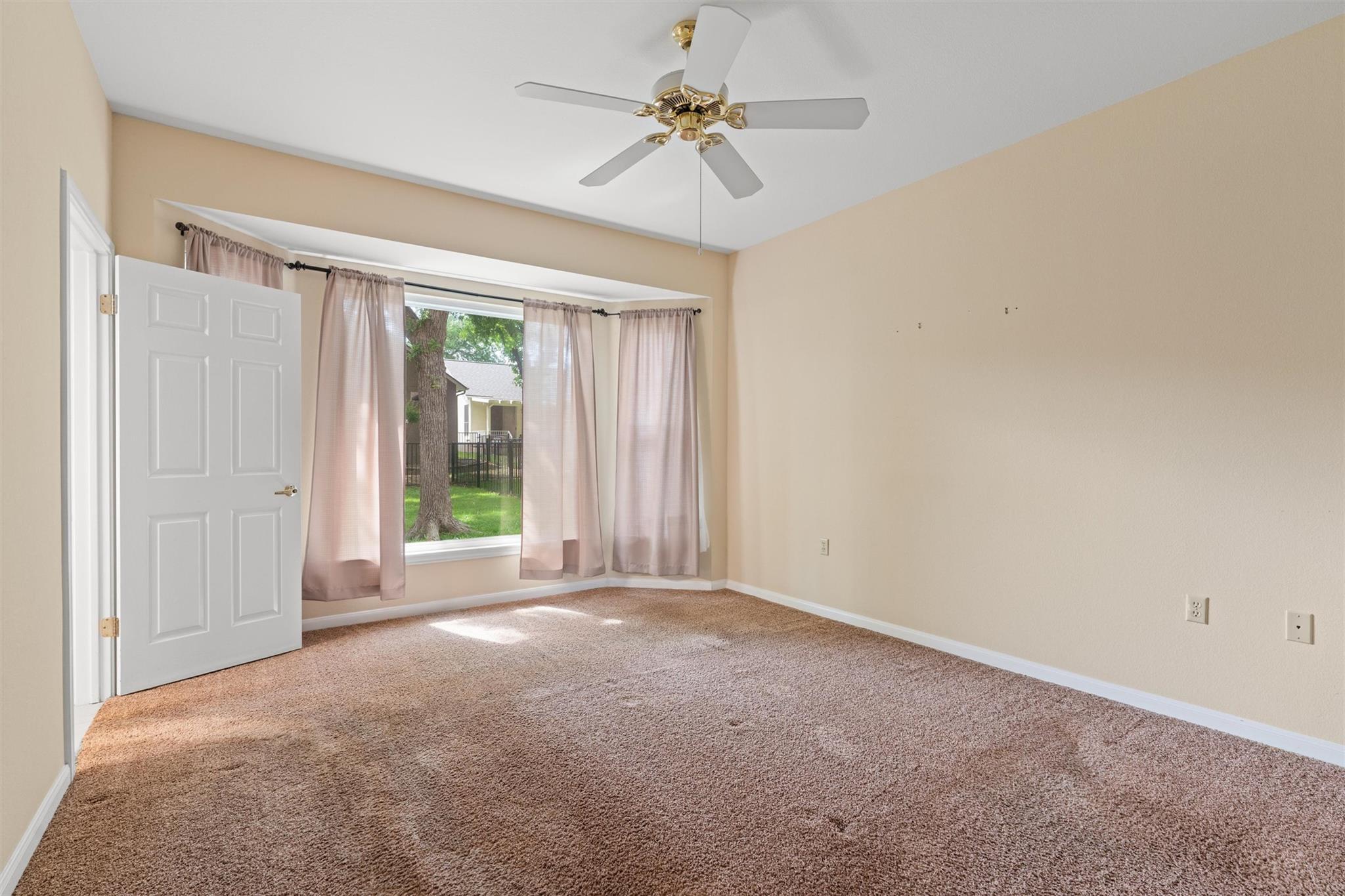 214 Whispering Wind Dr, Georgetown, TX 78633