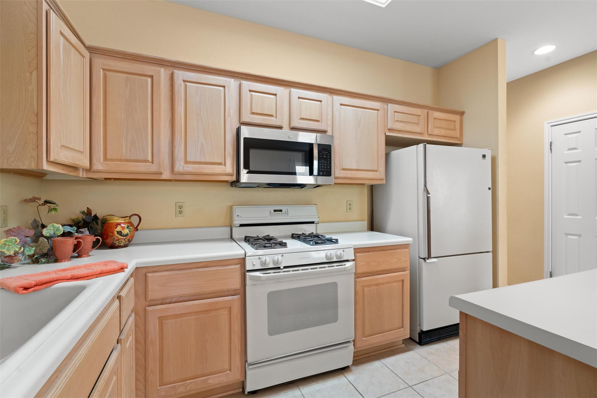 214 Whispering Wind Dr, Georgetown, TX 78633