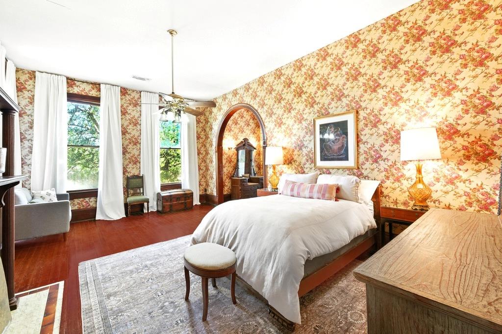 624 Saint Louis St, Gonzales, TX 78629