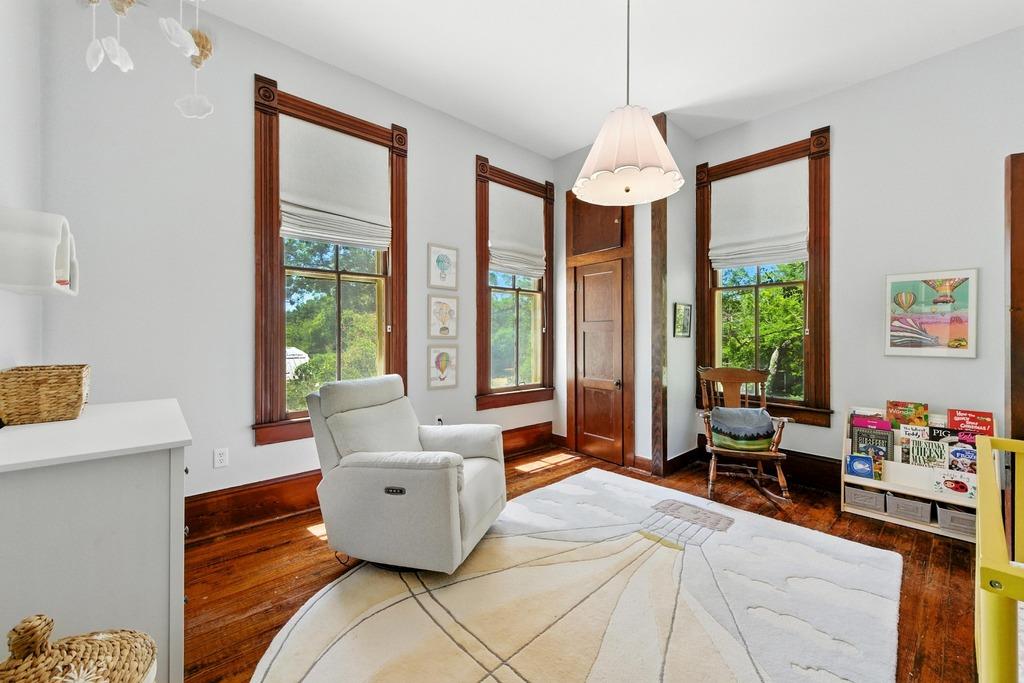 624 Saint Louis St, Gonzales, TX 78629