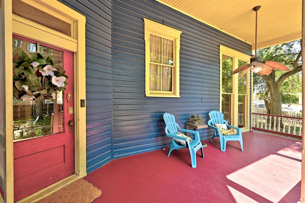 624 Saint Louis St, Gonzales, TX 78629