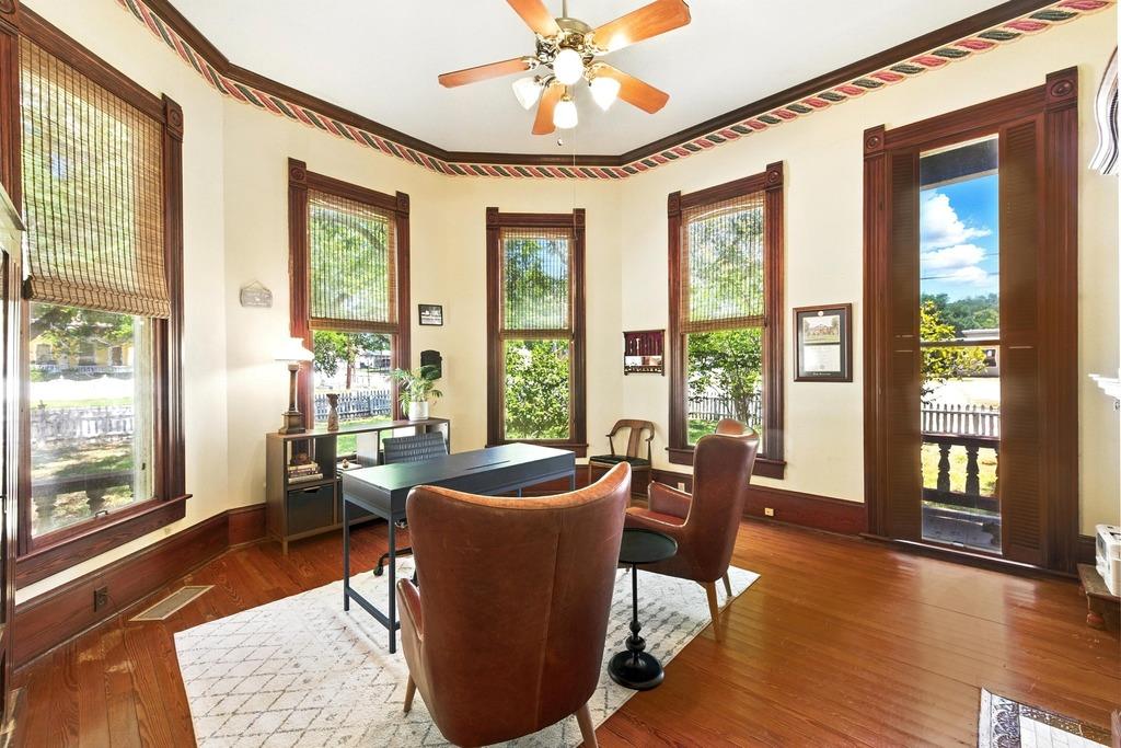 624 Saint Louis St, Gonzales, TX 78629