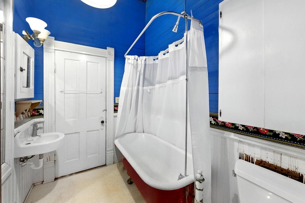 624 Saint Louis St, Gonzales, TX 78629