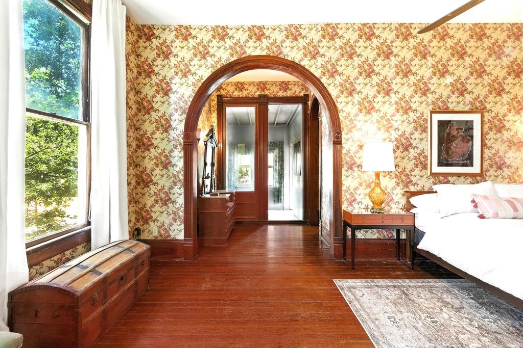 624 Saint Louis St, Gonzales, TX 78629