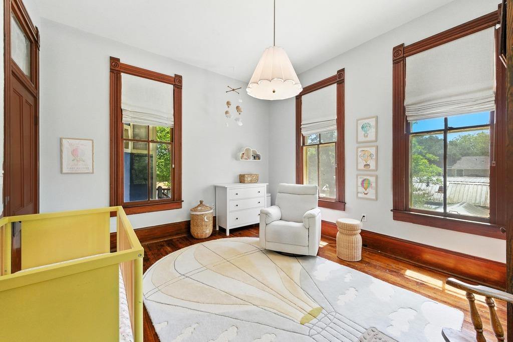 624 Saint Louis St, Gonzales, TX 78629