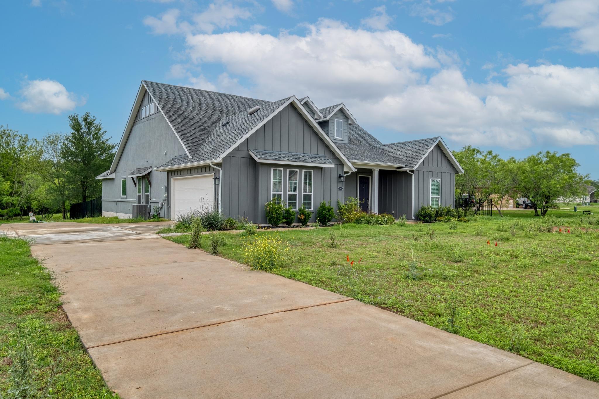 359 Raptor Beak Way, Cedar Creek, TX 78612