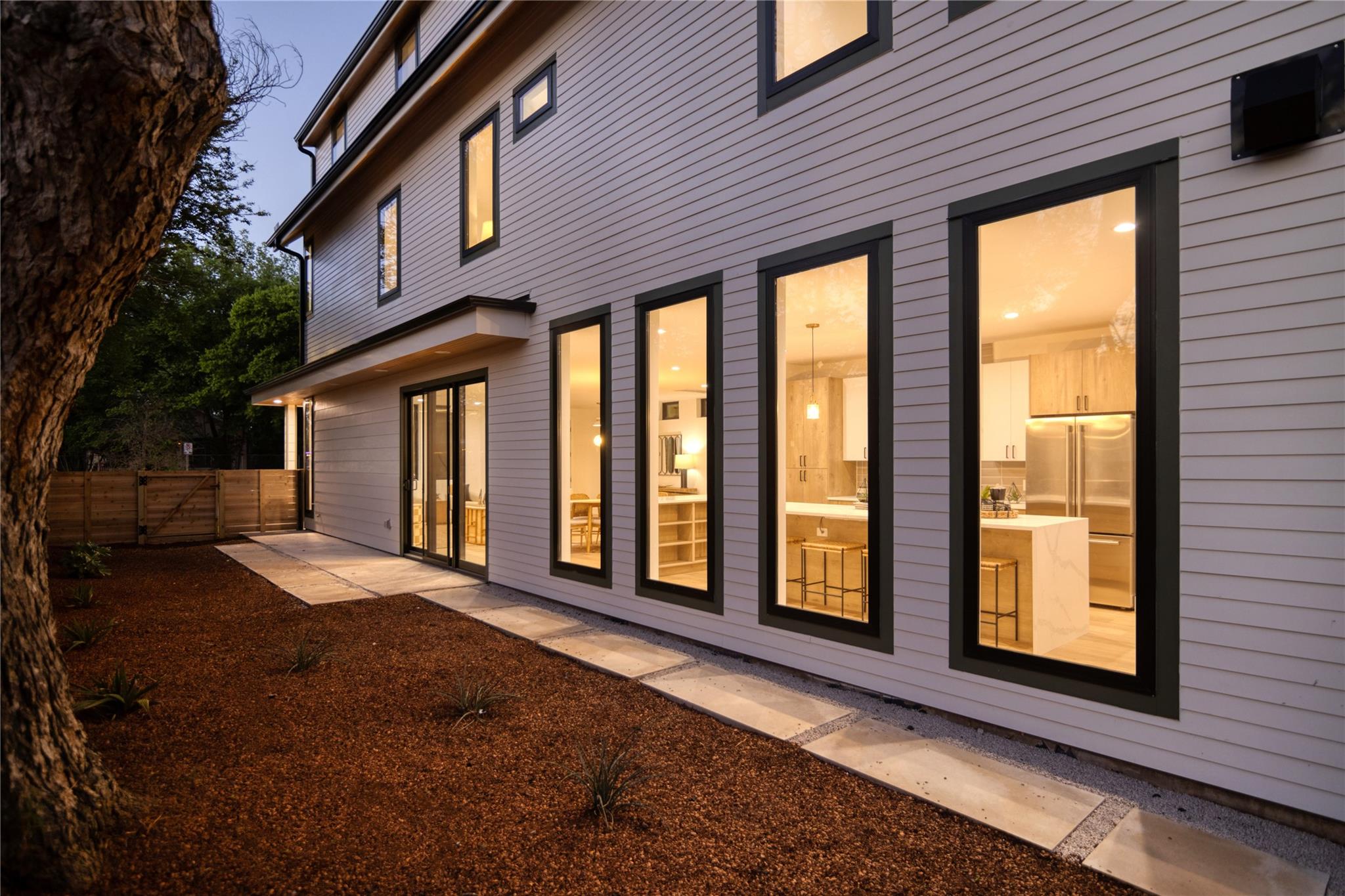 2401 Willow St, Austin, TX 78702