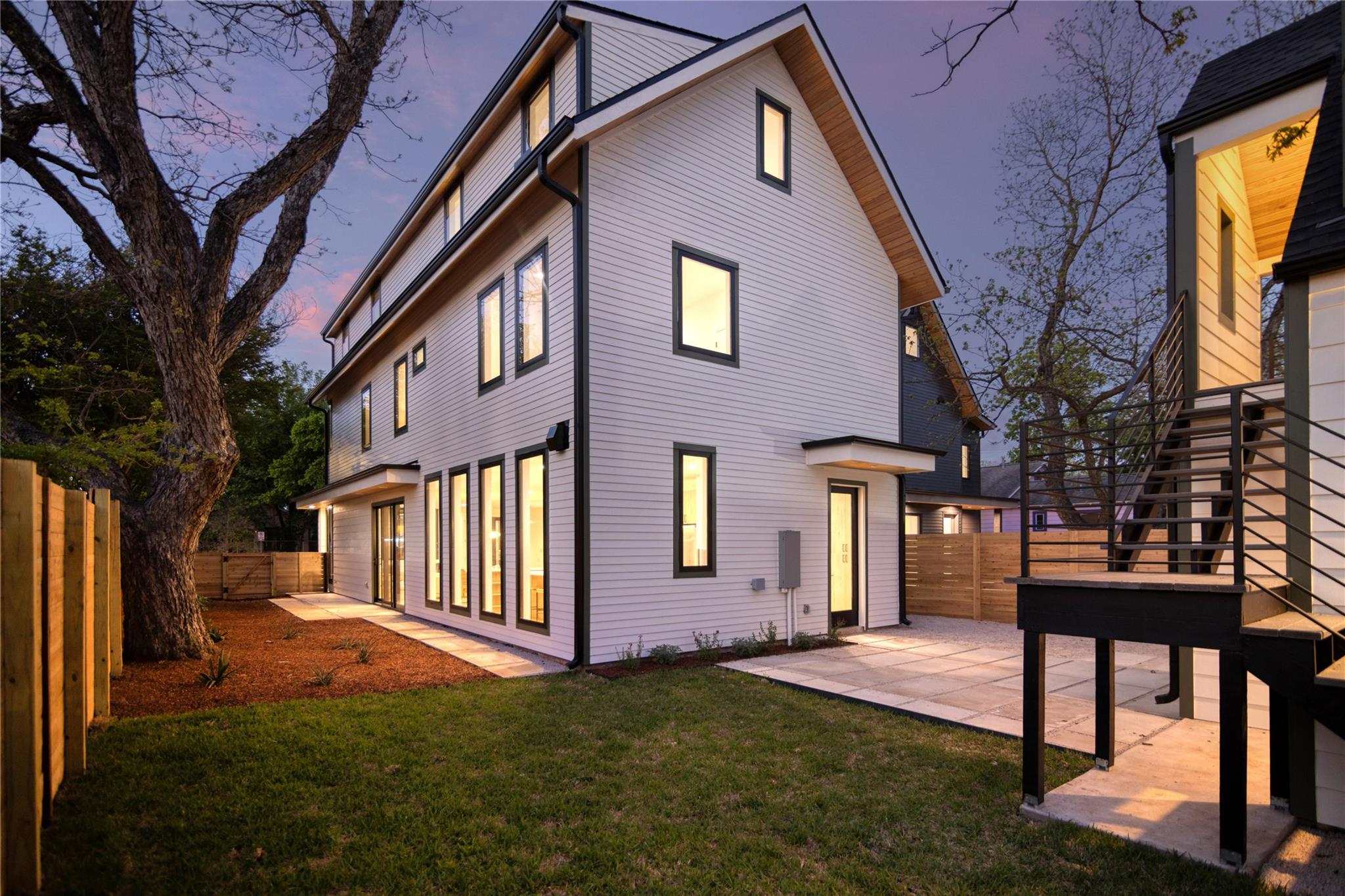 2401 Willow St, Austin, TX 78702