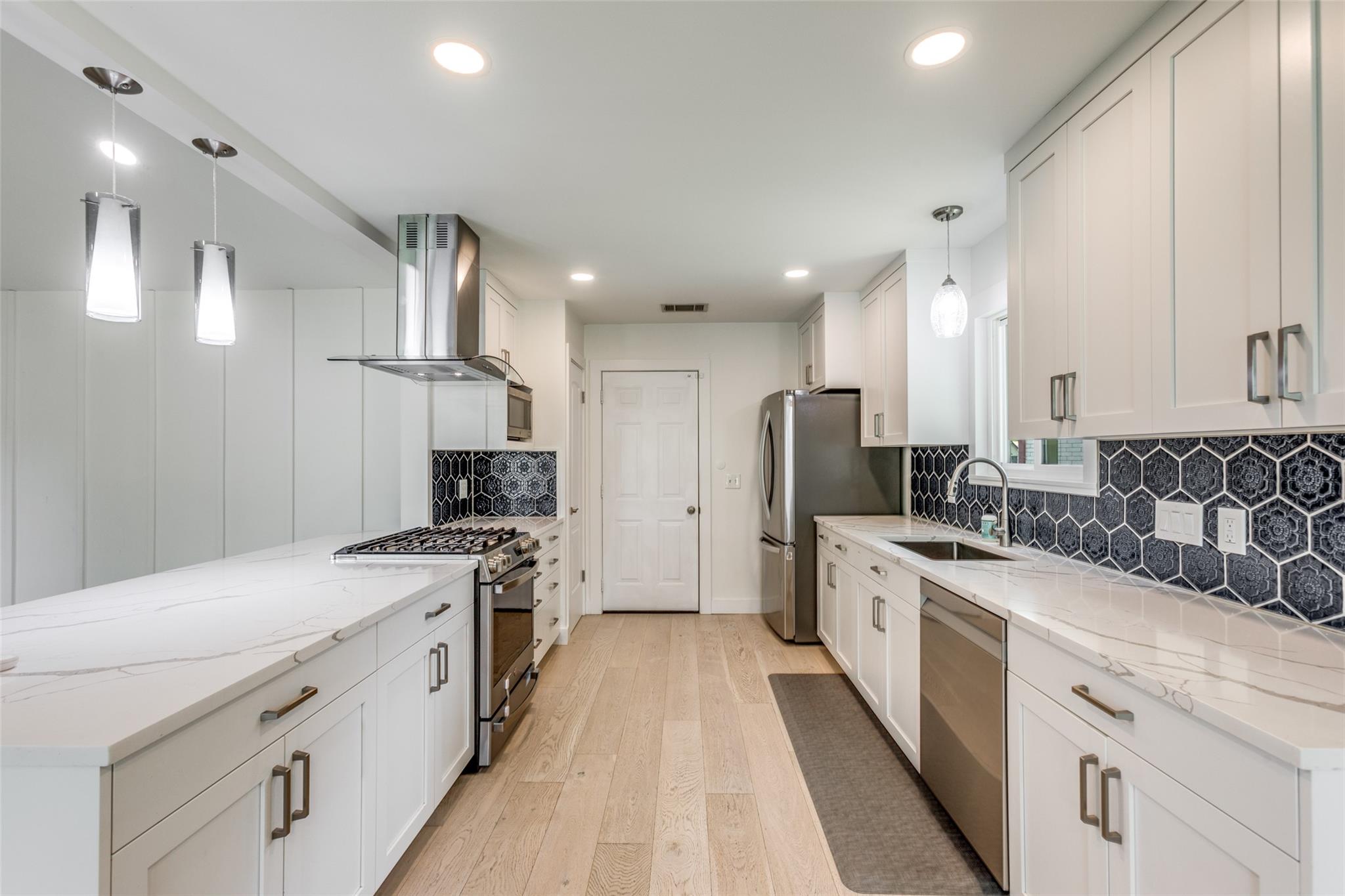 1435 S Meadows Dr, Austin, TX 78758