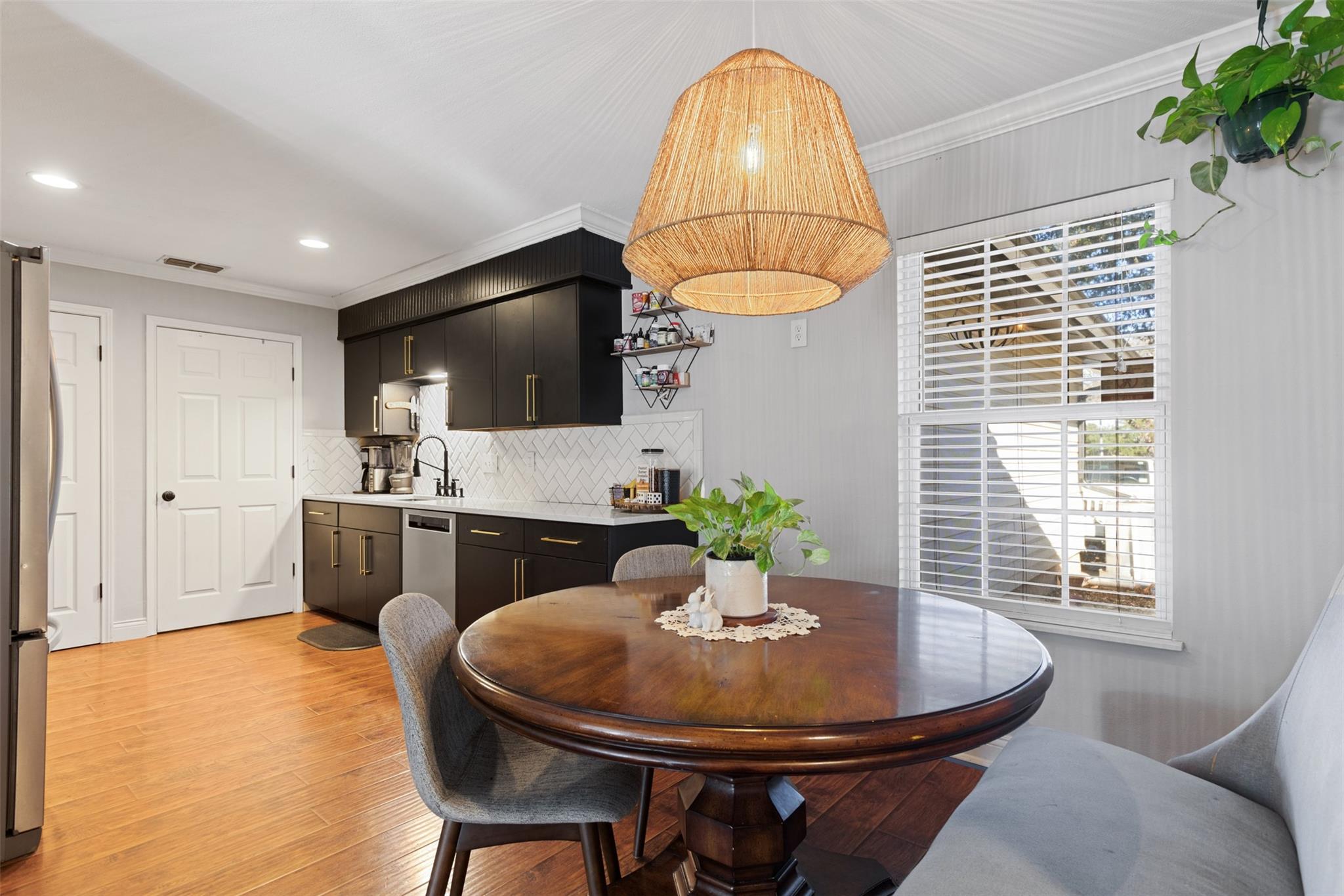 3909 Holt Dr, Austin, TX 78749