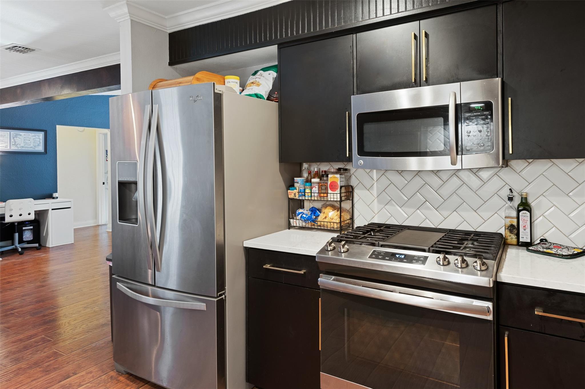 3909 Holt Dr, Austin, TX 78749