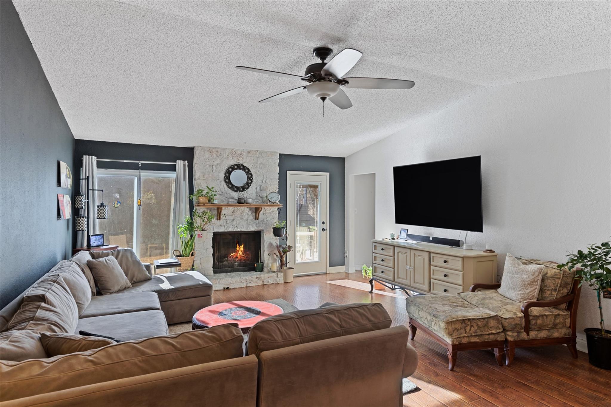 3909 Holt Dr, Austin, TX 78749