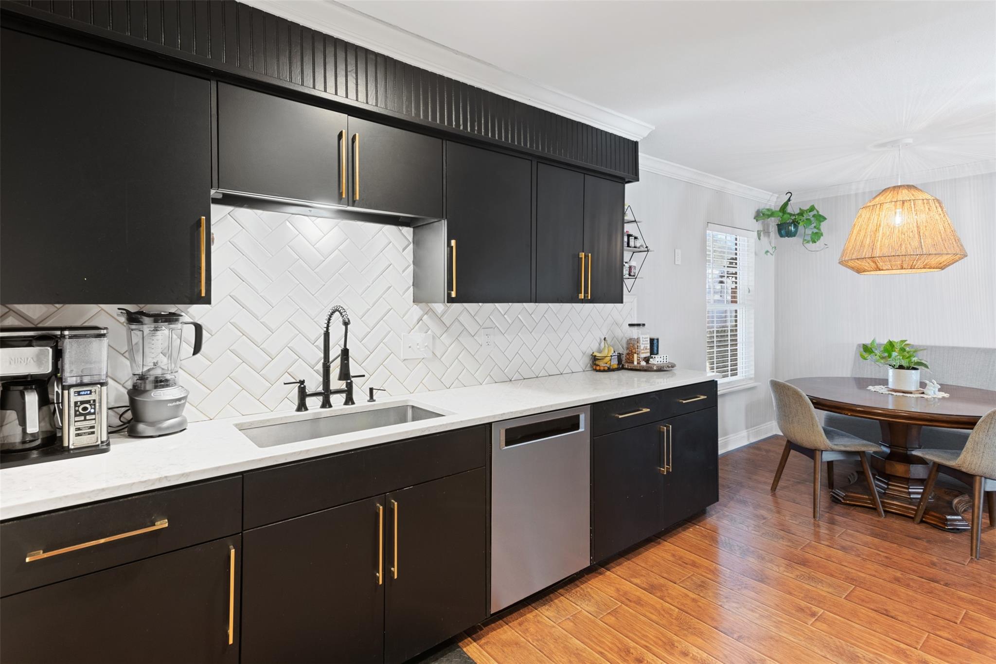 3909 Holt Dr, Austin, TX 78749