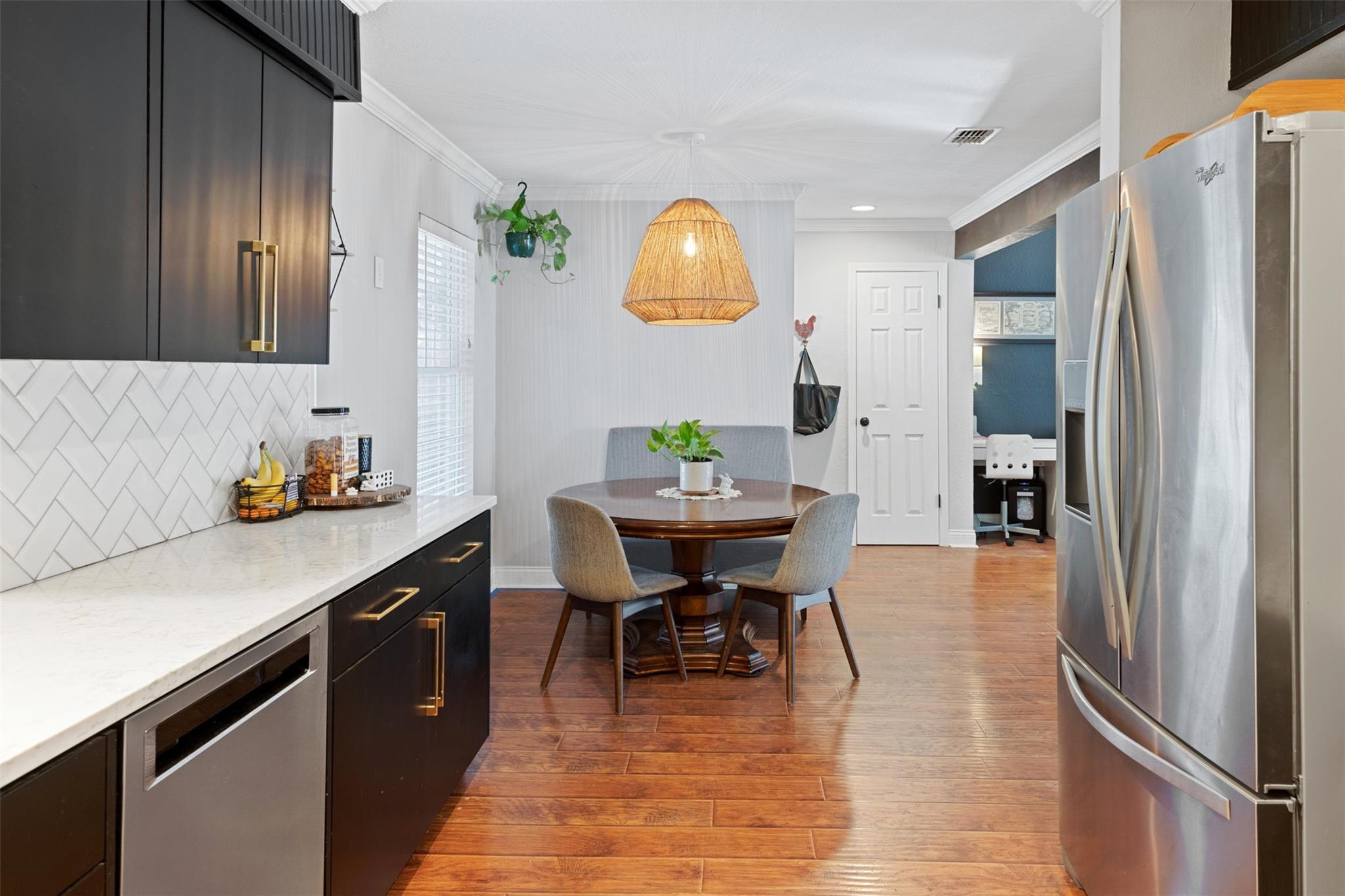 3909 Holt Dr, Austin, TX 78749