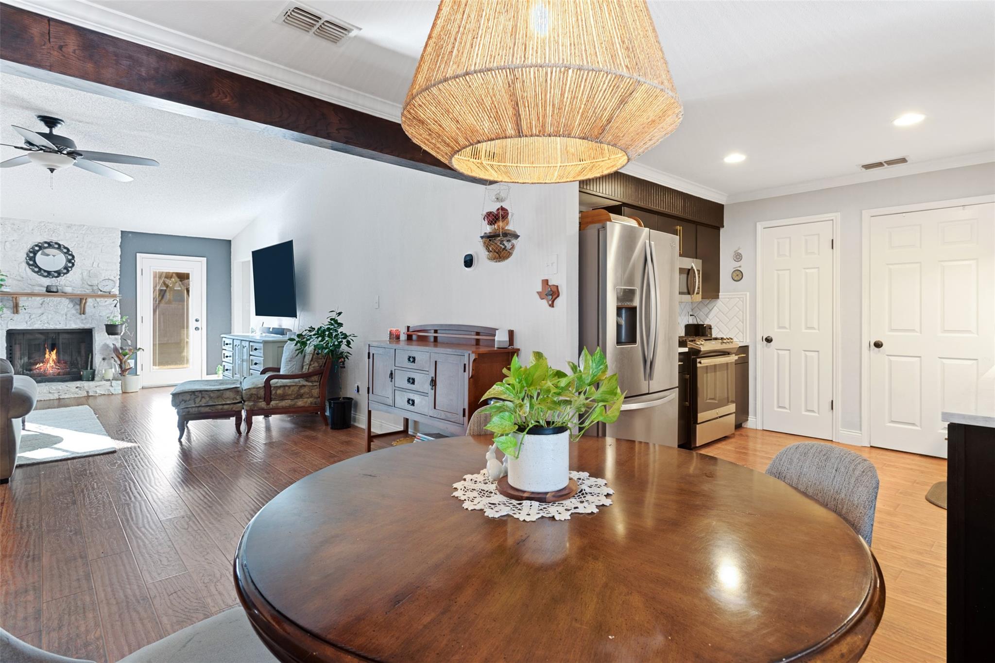 3909 Holt Dr, Austin, TX 78749