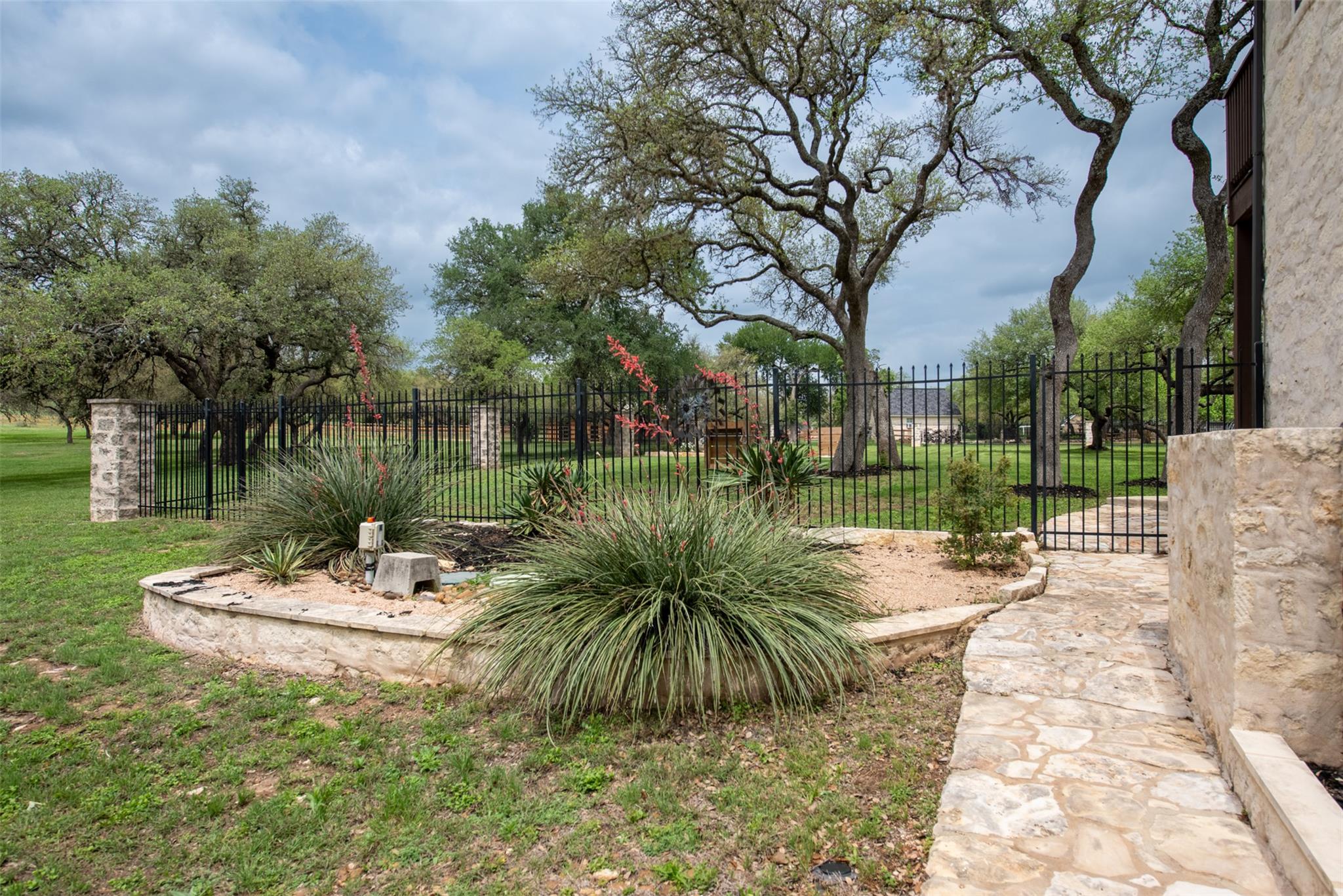 664 Ranchers Club Ln # 1, Driftwood, TX 78619