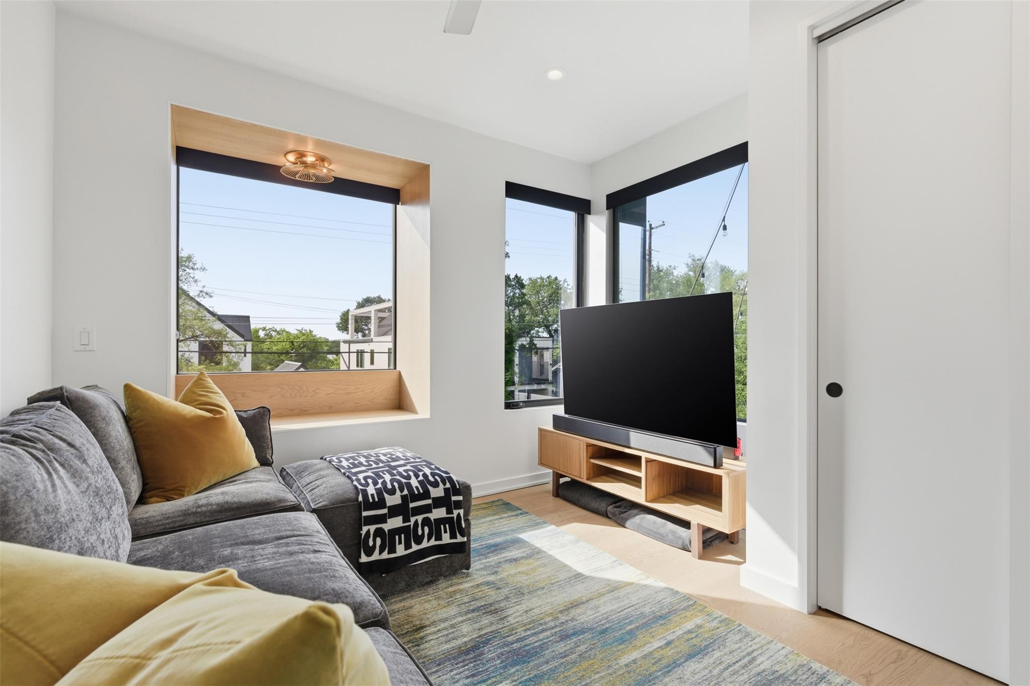 917 James St # 1, Austin, TX 78704