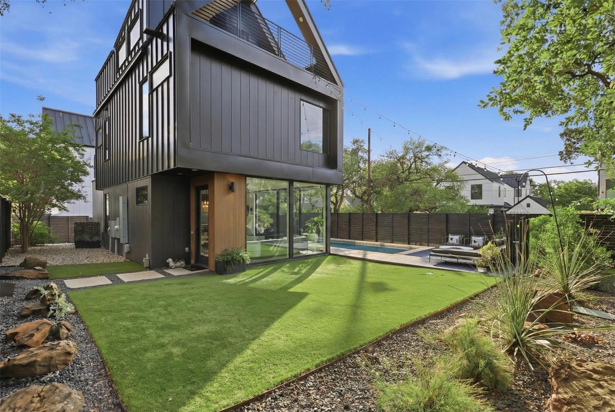 917 James St # 1, Austin, TX 78704