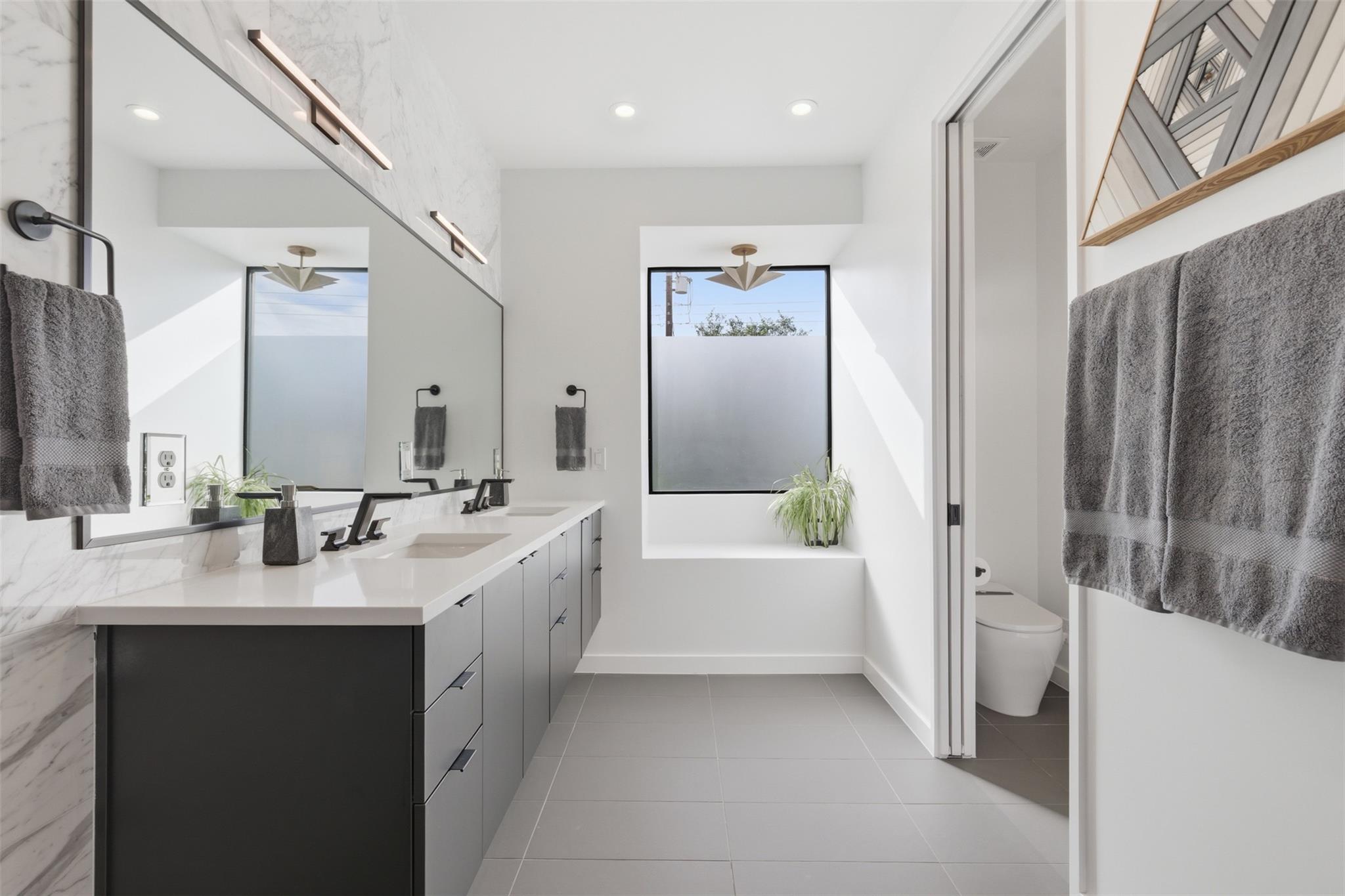 917 James St # 1, Austin, TX 78704