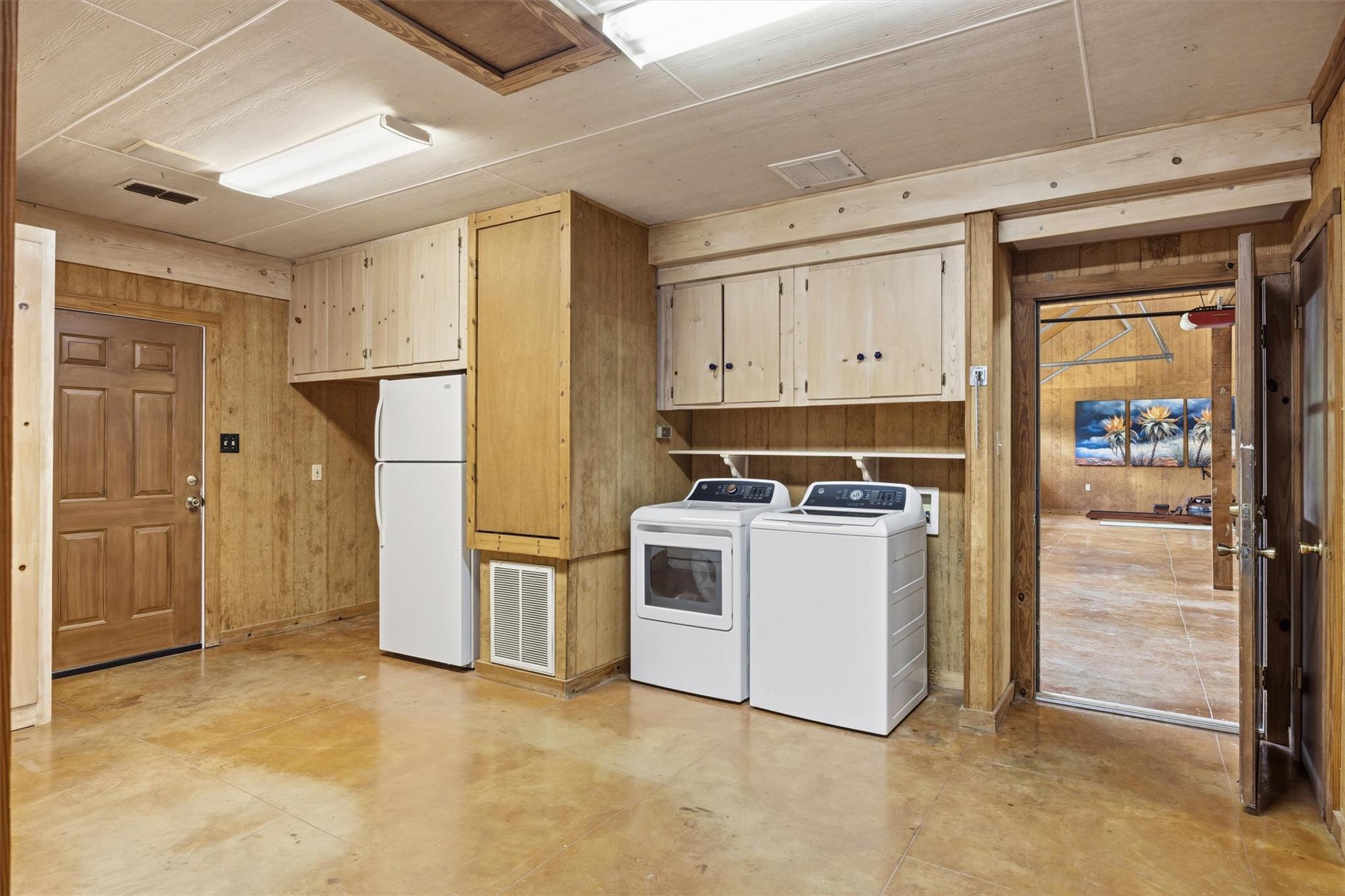 1800 County Road 436, Dime Box, TX 77853