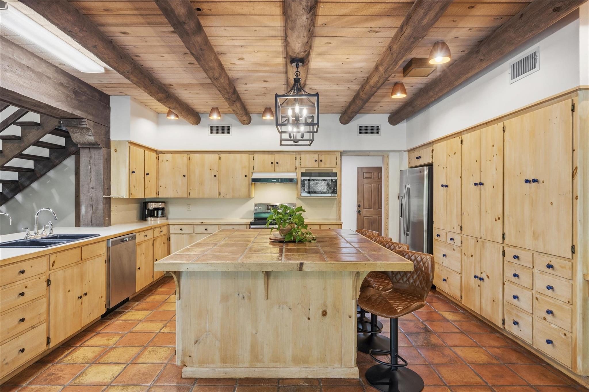 1800 County Road 436, Dime Box, TX 77853