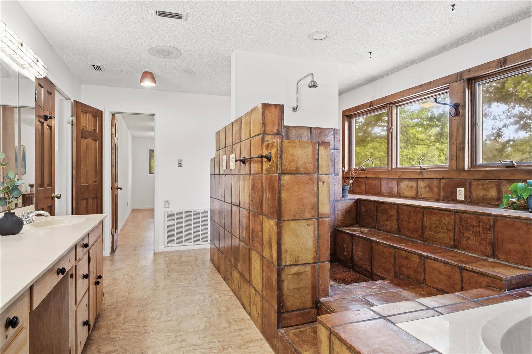 1800 County Road 436, Dime Box, TX 77853